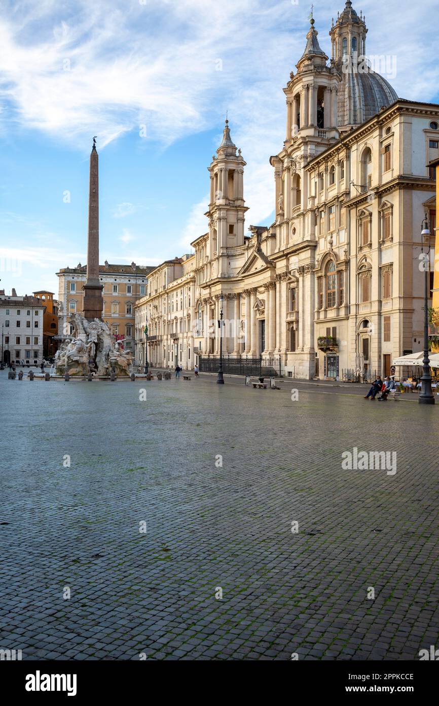 Piazza Navona avec Fontaine des quatre fleuves du 17e siècle et Obelisco Agonale, Rome, Italie. Banque D'Images