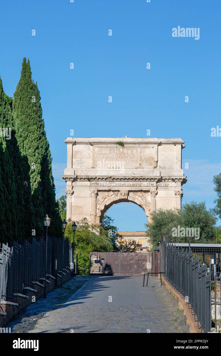 Arc de Titus, Arc de triomphe du 1e siècle de notre ère dans la via Sacra, Rome, Italie. Banque D'Images