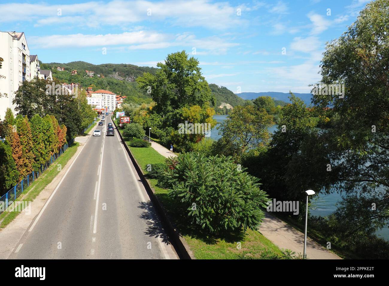 Zvornik, Bosnie-Herzégovine, 1 octobre 2022, la route principale M19 en Bosnie-Herzégovine relie le point de passage frontalier GP Sepak à la Serbie et Sarajevo, via les autoroutes Zvornik, Vlasenica, Han Pijeska Sokoca et Pala Banque D'Images