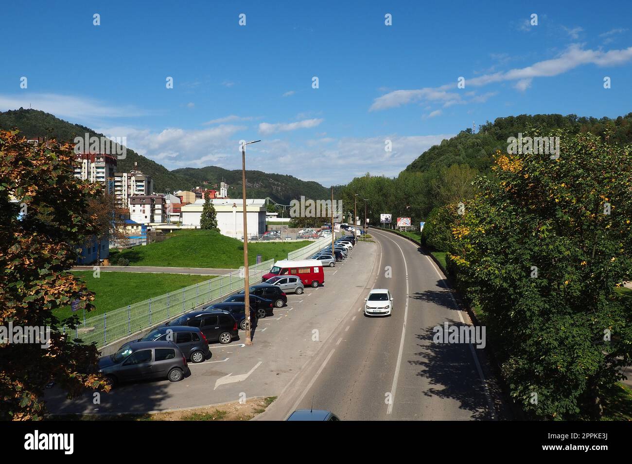 Zvornik, Bosnie-Herzégovine, 1 octobre 2022, la route principale M19 en Bosnie-Herzégovine relie le point de passage frontalier GP Sepak à la Serbie et Sarajevo, via les autoroutes Zvornik, Vlasenica, Han Pijeska Sokoca et Pala Banque D'Images
