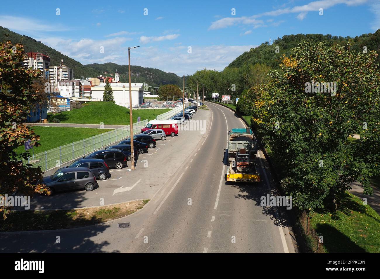 Zvornik, Bosnie-Herzégovine, 1 octobre 2022, la route principale M19 en Bosnie-Herzégovine relie le point de passage frontalier GP Sepak à la Serbie et Sarajevo, via les autoroutes Zvornik, Vlasenica, Han Pijeska Sokoca et Pala Banque D'Images