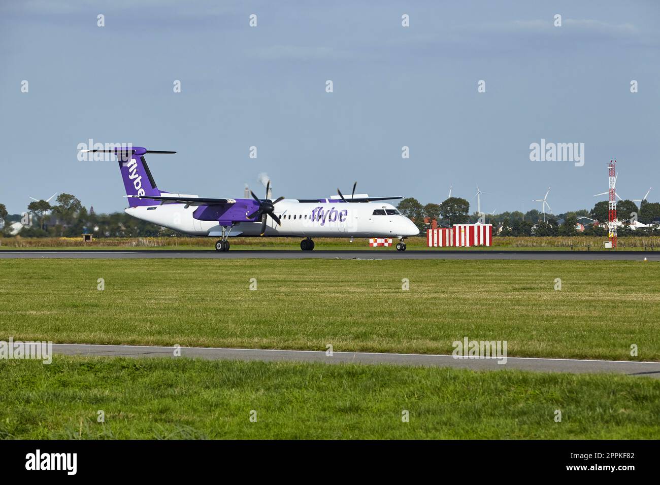 Amsterdam Airport Schiphol - de Havilland Canada Dash 8-400 des terres flybe Banque D'Images