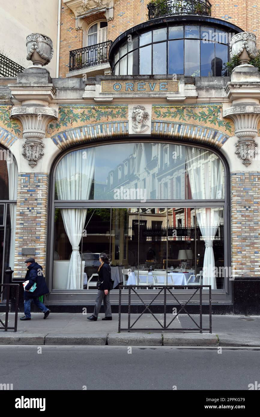 Façade Art Nouveau du Restaurant BON - rue de la pompe - Paris - France Banque D'Images
