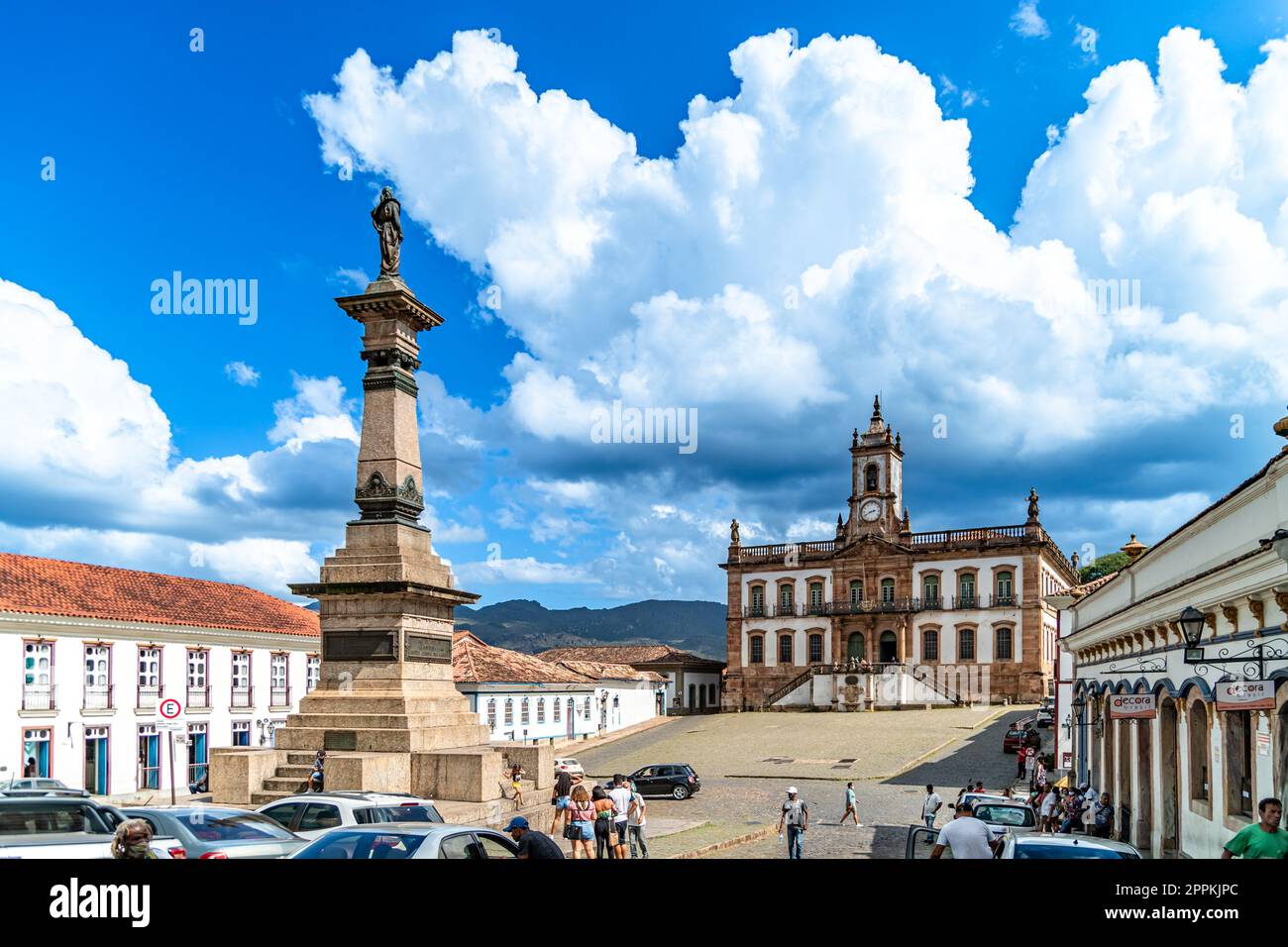 Ouro Preto, Brésil - 4 mars 2022 : l'église, les places et les rues de la ville touristique, unesco Banque D'Images