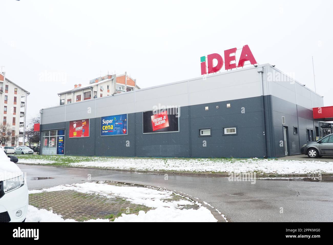 Sremska Mitrovica, Serbie, 27 janvier 2023 logo d'idée sur un supermarché. Faisant partie de Agrocor Konzum Mercator, IDEA est une marque de supermarchés de Serbie spécialisée dans le commerce de masse. Banque D'Images Sremska Mitrovica, Serbie, 27 janvier 2023 logo d'idée sur un supermarché. Faisant partie de Agrocor Konzum Mercator, IDEA est une marque de supermarchés de Serbie spécialisée dans le commerce de masse. Banque D'Images