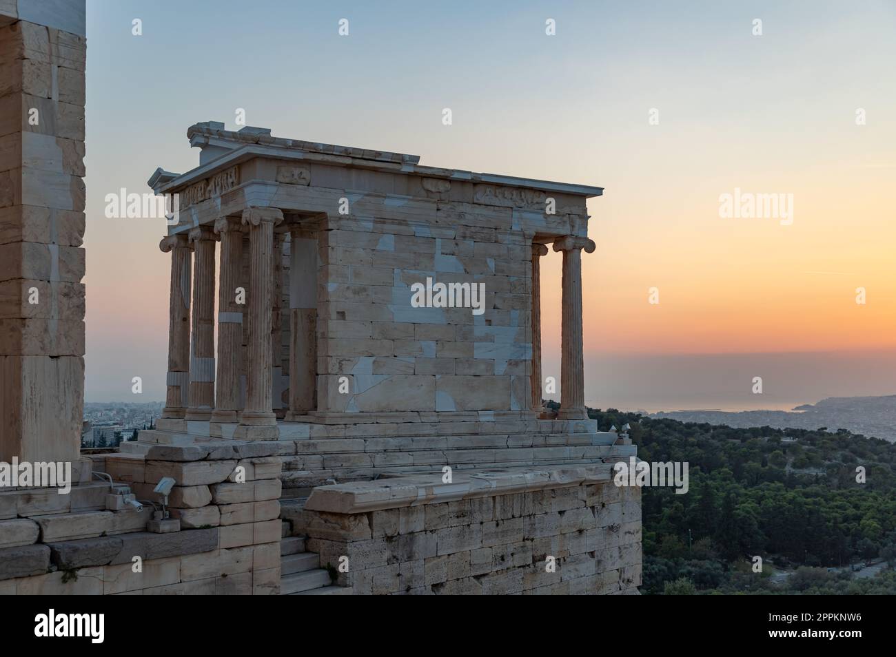 Acropole d'Athènes - Temple d'Athéna Nike au coucher du soleil Banque D'Images