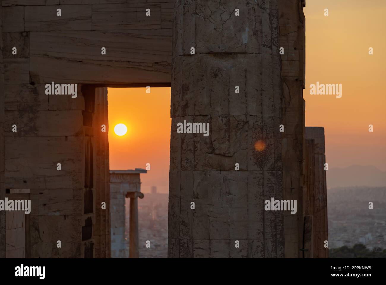 Acropole d'Athènes - Propylaea au coucher du soleil Banque D'Images