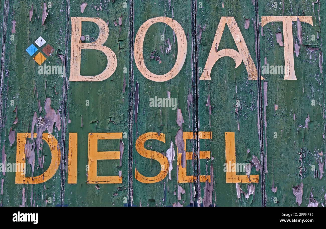 Enseigne pour bateau à moteur diesel, à ne pas utiliser pour les voitures, Bridgewater Canal, Stockton Heath, Warrington , Cheshire, ANGLETERRE, ROYAUME-UNI, WA4 6HN Banque D'Images
