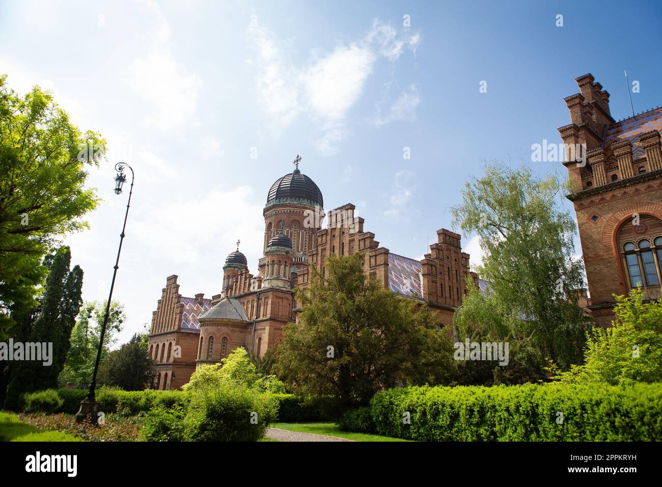 Chernivtsi Ukraine - 19.05.2019 : Bâtiment central de l'Université Chernivtsi. Un très beau bâtiment. Bâtiment ancien, patrimoine mondial de l'UNESCO. Banque D'Images