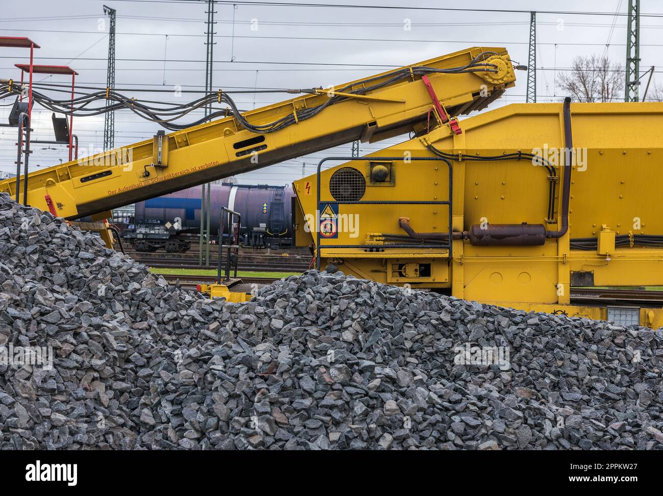 Wagons de construction de voies dans une zone de stockage des chemins de fer fédéraux allemands Banque D'Images