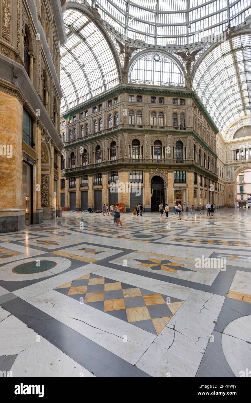 Galerie marchande Galleria Umberto I Renaissance avec toit en acier et verre, Naples, Italie Banque D'Images