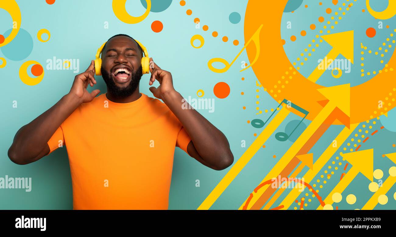 Garçon avec casque jaune écoute de la musique et danse avec énergie sur fond cyan avec formes pop Banque D'Images