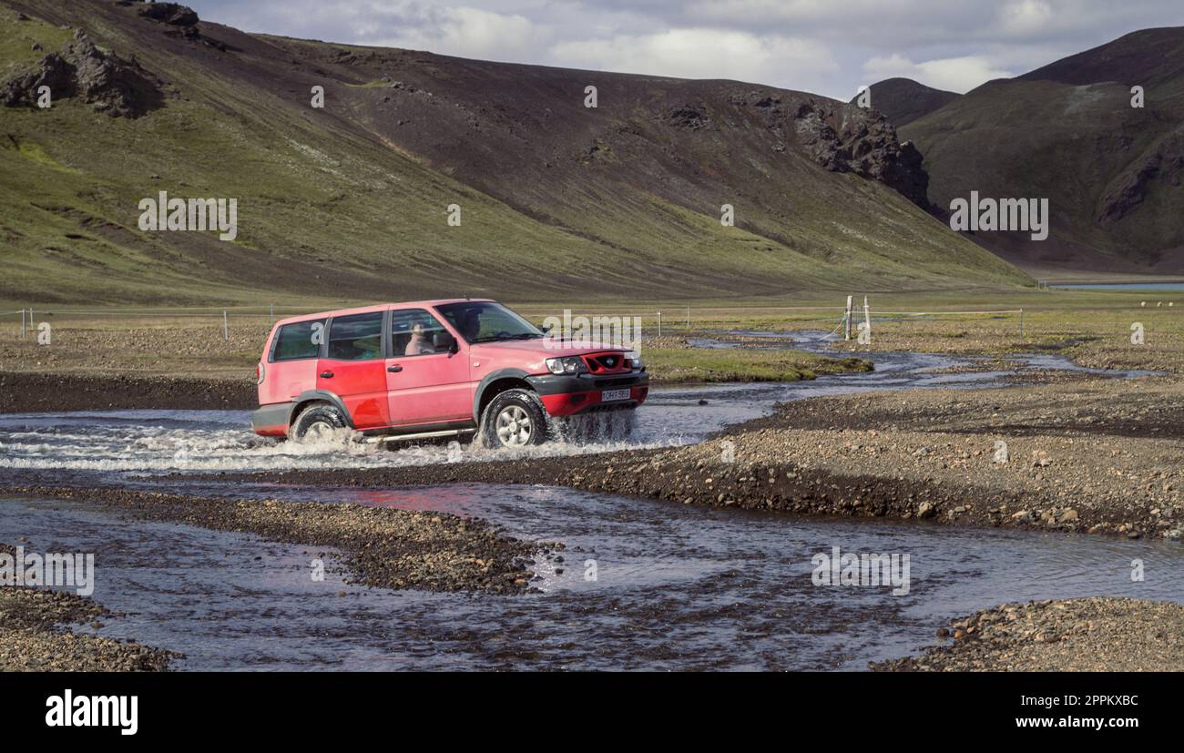 Voiture conduite sur la rive paysage photo Banque D'Images
