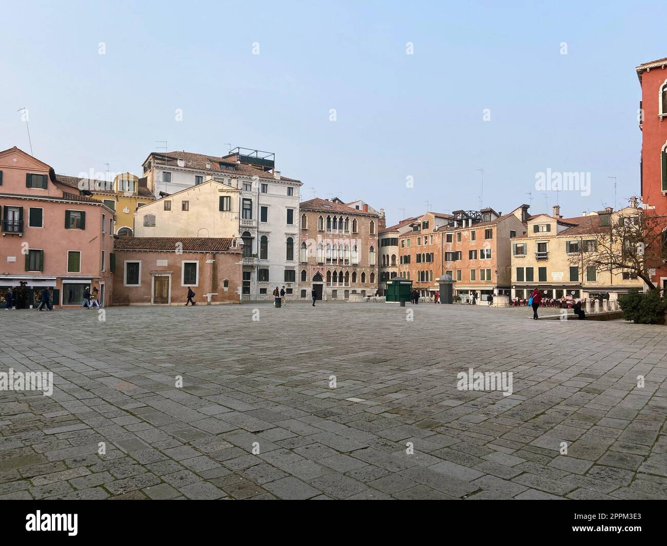 Place urbaine dans la ville de Venise en soirée d'hiver Banque D'Images