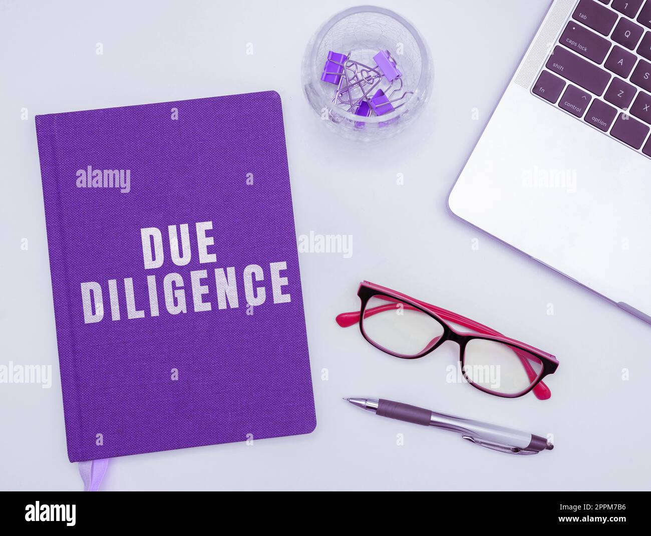 Signature manuscrite due diligence. Photo conceptuelle éviter de nuire à d'autres biens d'affaires pour un accord Banque D'Images