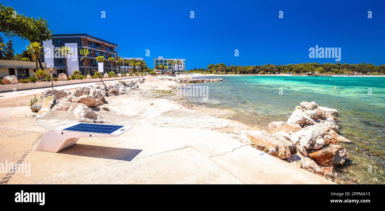 Ville de Novalja plage et vue panoramique sur le front de mer Banque D'Images