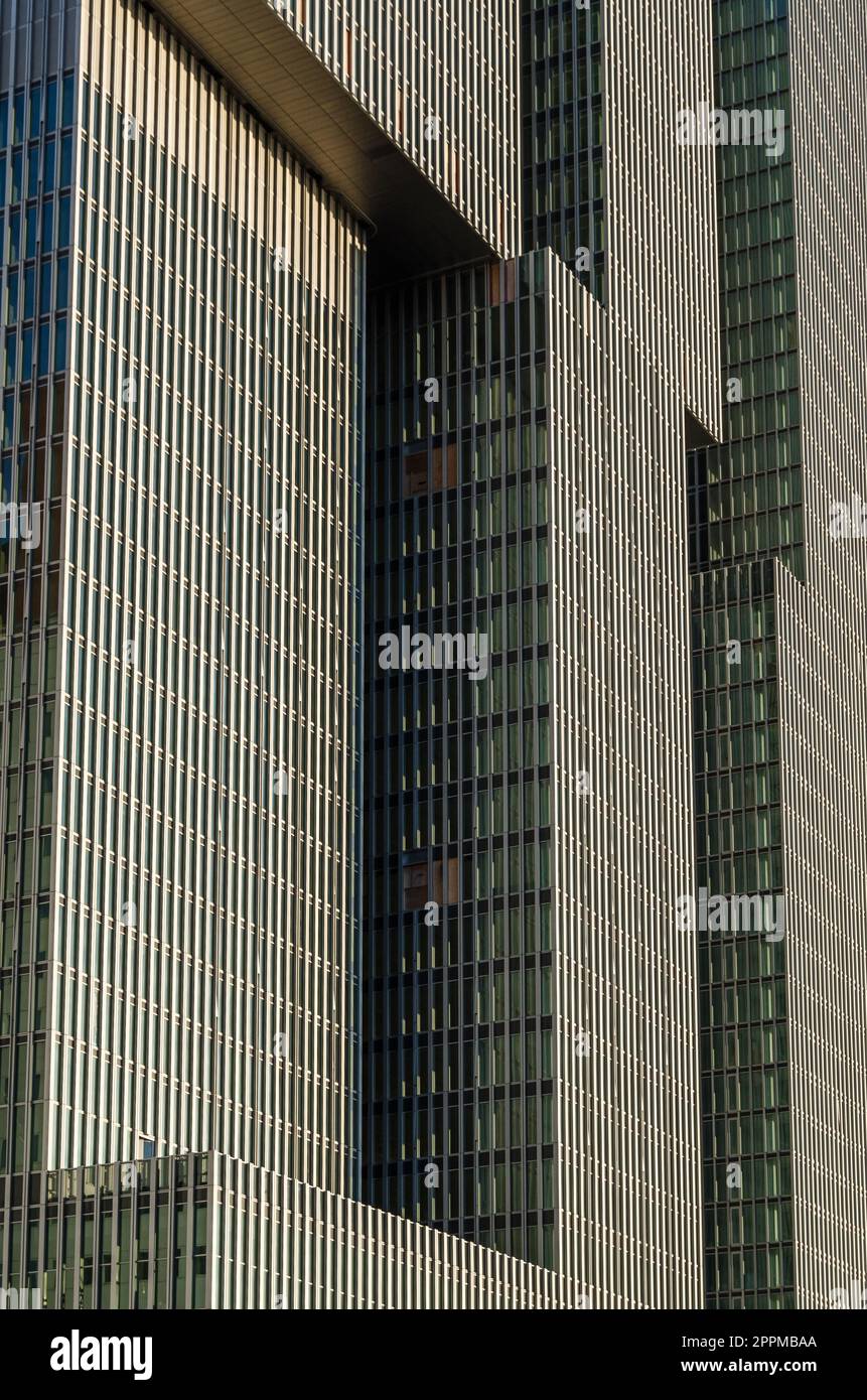 ROTTERDAM, PAYS-BAS - 26 AOÛT 2013 : détail de façade de Rotterdam, un bâtiment à Rotterdam, conçu par l'Office for Metropolitan Architecture, construit entre 2009 et 2013, il offre de l'espace pour des bureaux, un hôtel et des appartements Banque D'Images