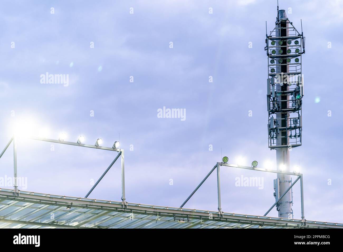 s'allume sur le terrain de football Banque D'Images