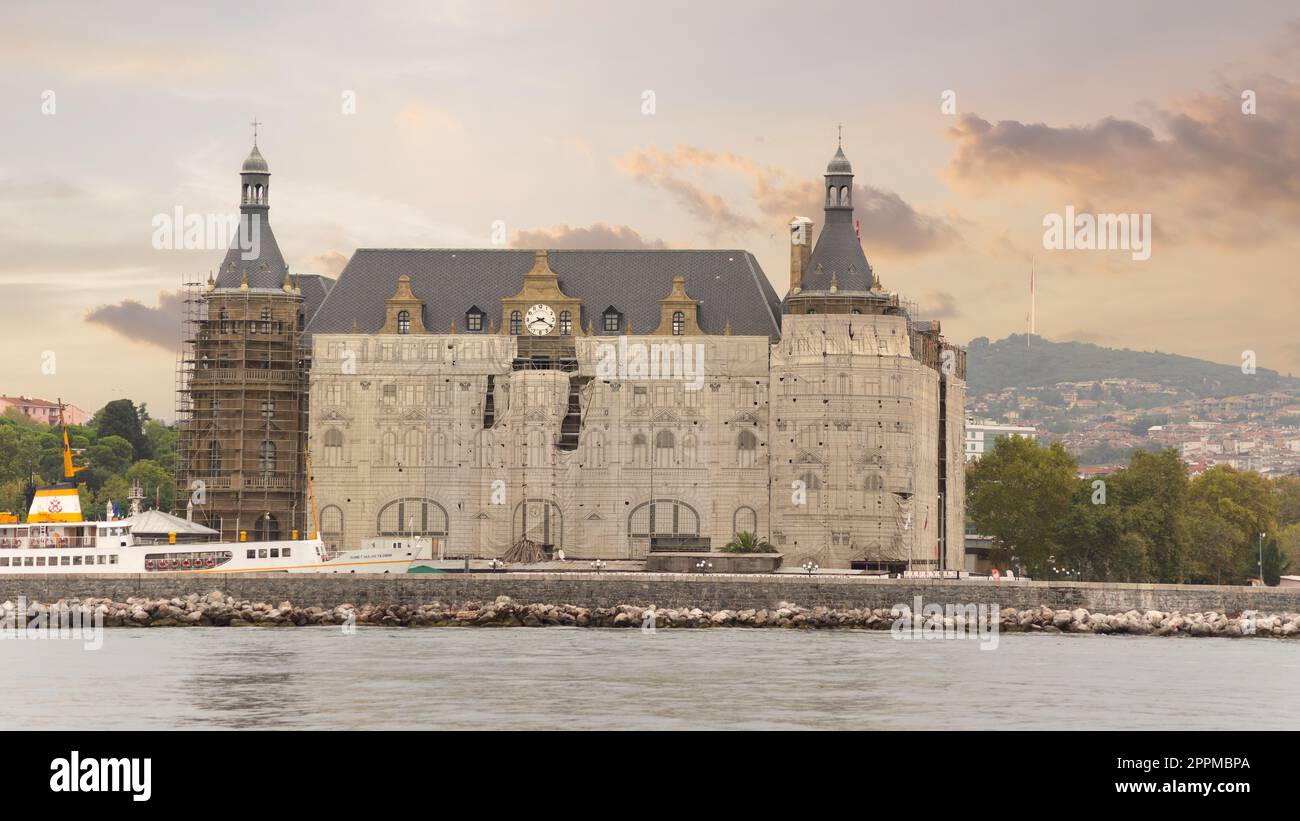 Haydarpasha Railway terminal, situé dans le Bosphore au sud du port de Kadikoy, réhabilitation, Istanbul, Turquie Banque D'Images