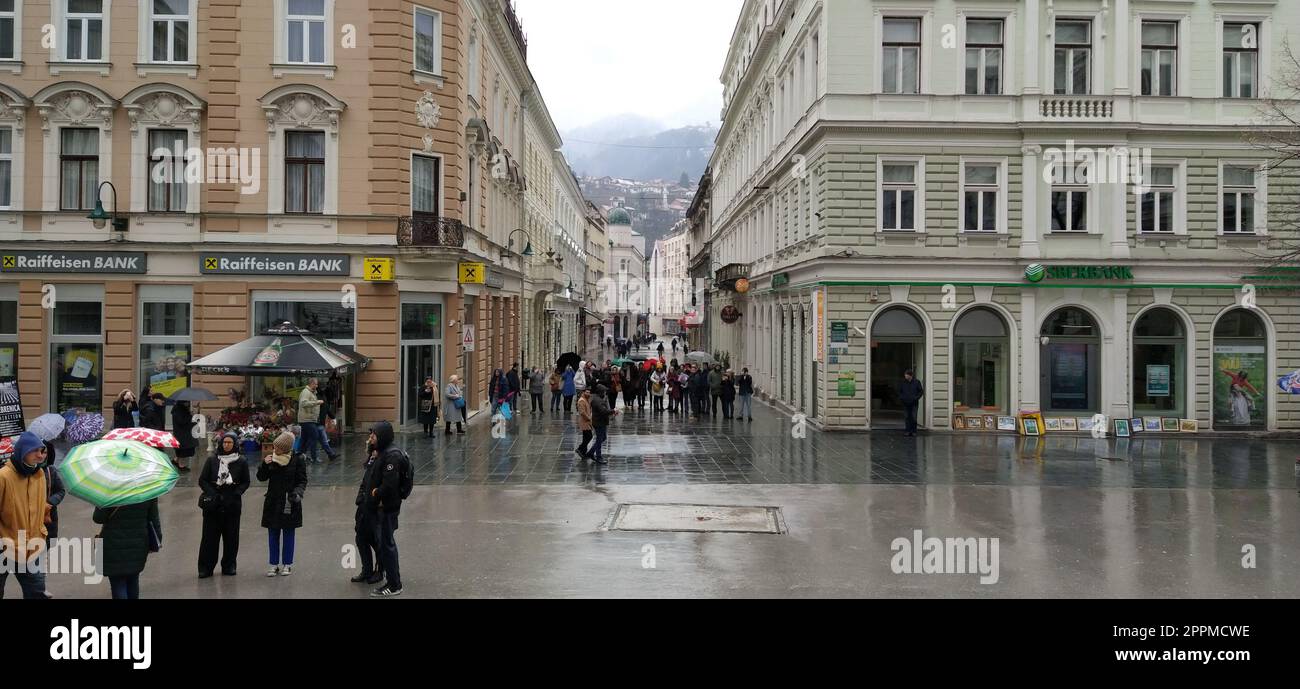 Sarajevo, Bosnie-Herzégovine, 8 mars 2020. Point de feu. La Rose de Sarajevo est un endroit marqué laissé par les bombardements après la guerre des Balkans. Bosnie-Herzégovine Banque D'Images