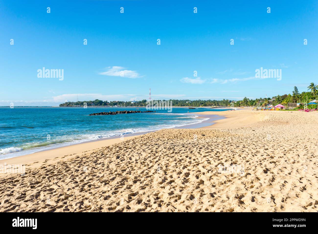 Tangalle, la plage de Medaketiya, l'une des plus belles plages du sud du Sri Lanka Banque D'Images Tangalle, la plage de Medaketiya, l'une des plus belles plages du sud du Sri Lanka Banque D'Images