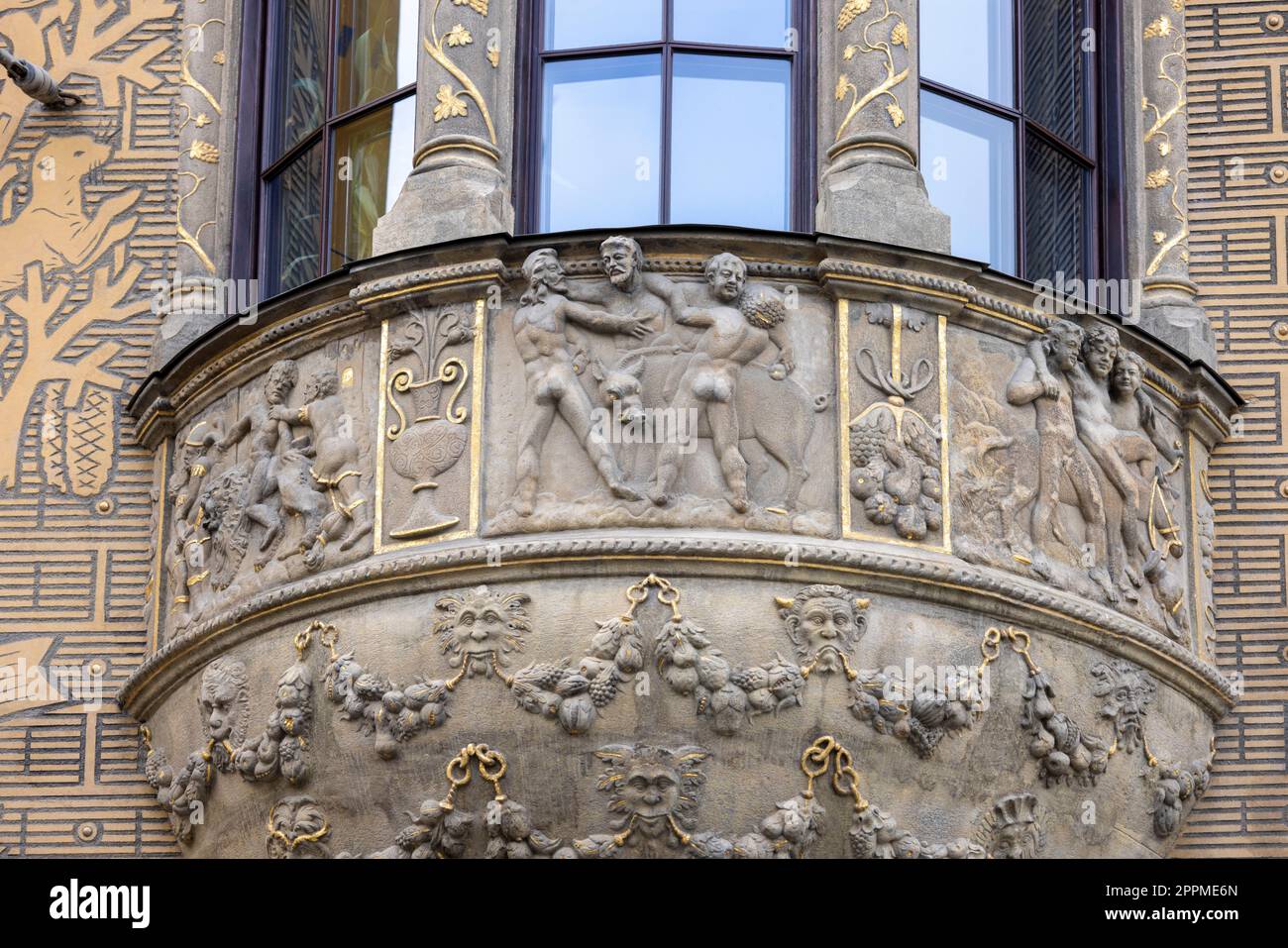Maison des Lords de Linden, façade de la maison d'habitation renaissance avec relief décoratif, Brno, République tchèque Banque D'Images