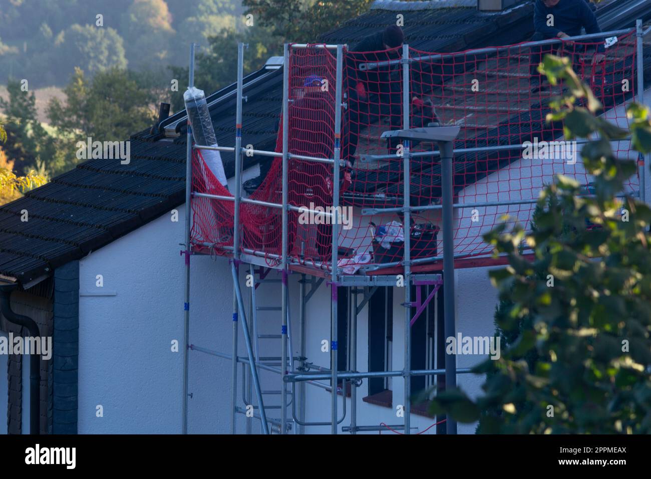 Vue aérienne des travaux de toiture effectués sur une maison. Banque D'Images