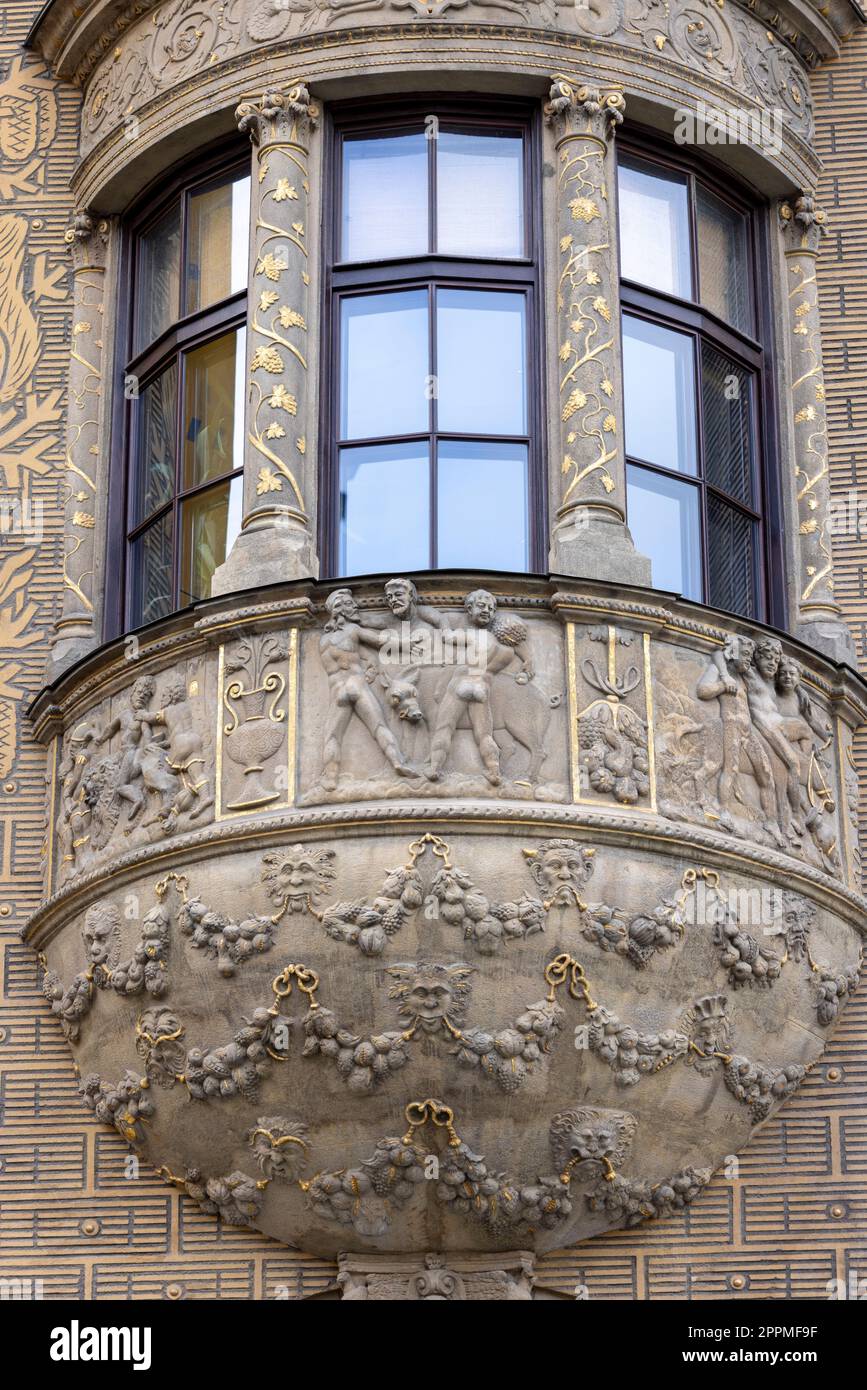 Maison des Lords de Linden, façade de la maison d'habitation renaissance avec relief décoratif, Brno, République tchèque Banque D'Images