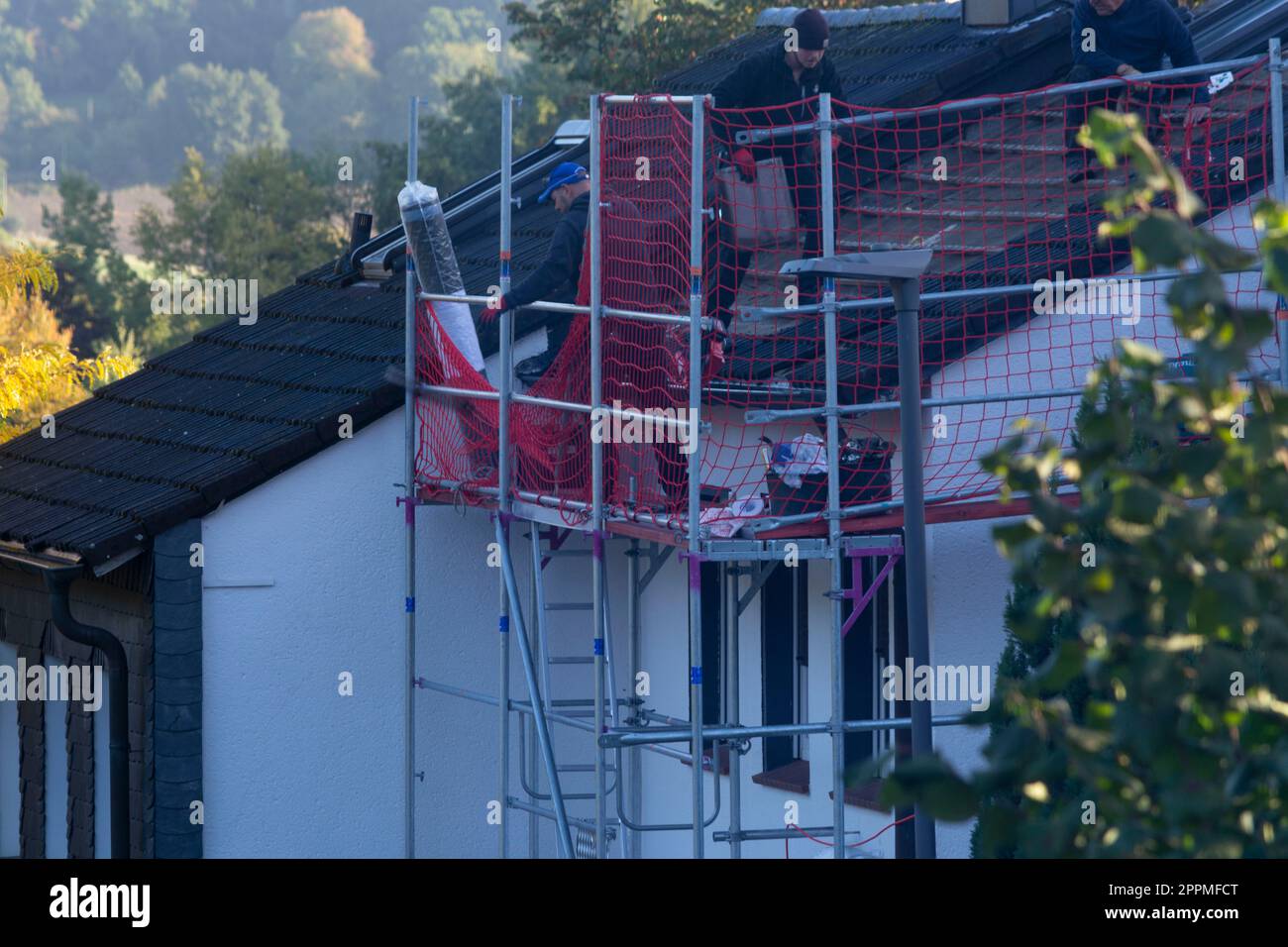 Vue aérienne des travaux de toiture effectués sur une maison. Banque D'Images