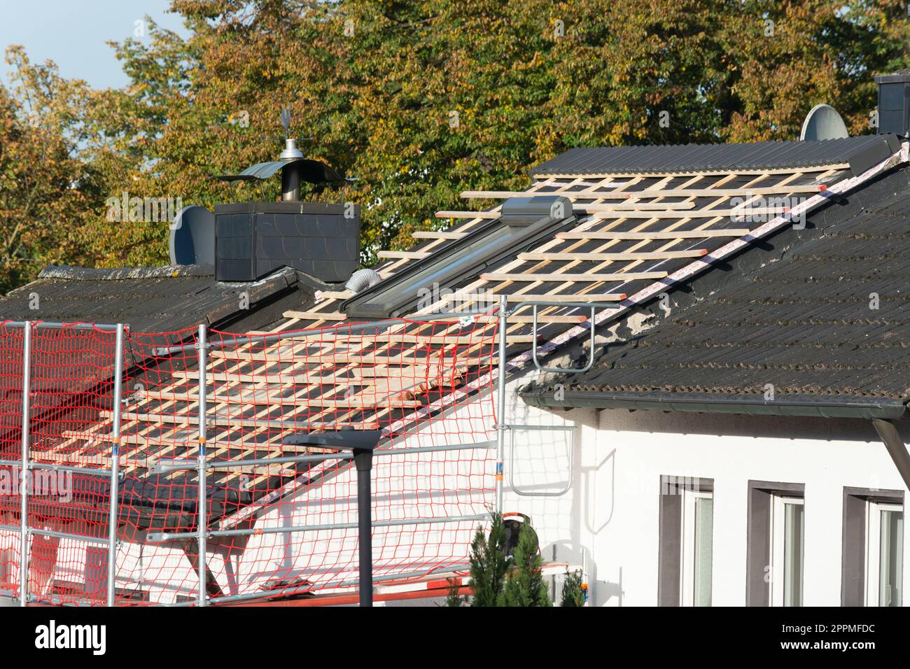 Vue aérienne des travaux de toiture effectués sur une maison. Banque D'Images