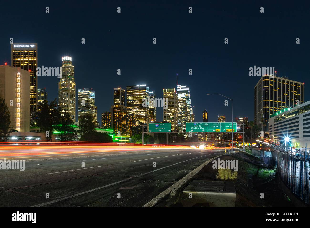 Centre-ville de Los Angeles et Harbor Freeway la nuit Banque D'Images