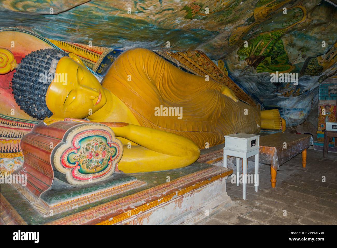 Raja Maha Vihara est un ancien temple bouddhiste à Mulkirigala dans le sud du Sri Lanka Banque D'Images Raja Maha Vihara est un ancien temple bouddhiste à Mulkirigala dans le sud du Sri Lanka Banque D'Images
