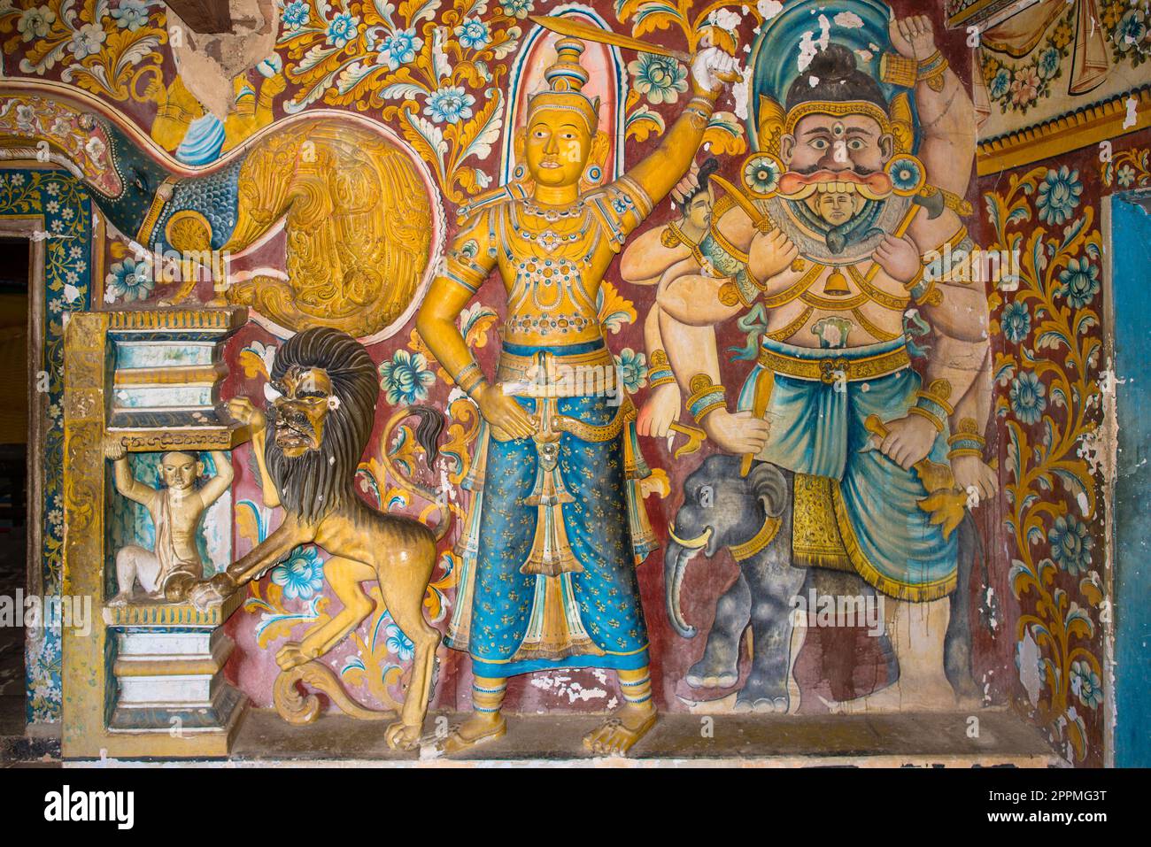 À l'intérieur de l'Mulkirigala Raja Maha Vihara, un ancien temple bouddhiste à Mulkirigala, Sri Lanka Banque D'Images À l'intérieur de l'Mulkirigala Raja Maha Vihara, un ancien temple bouddhiste à Mulkirigala, Sri Lanka Banque D'Images