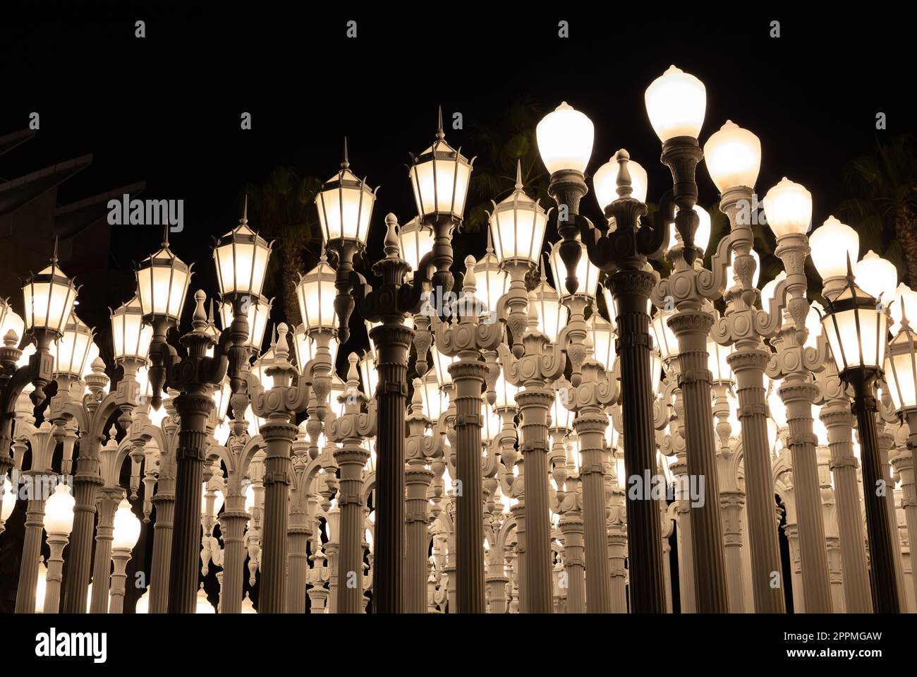 Lumière urbaine la nuit Banque D'Images