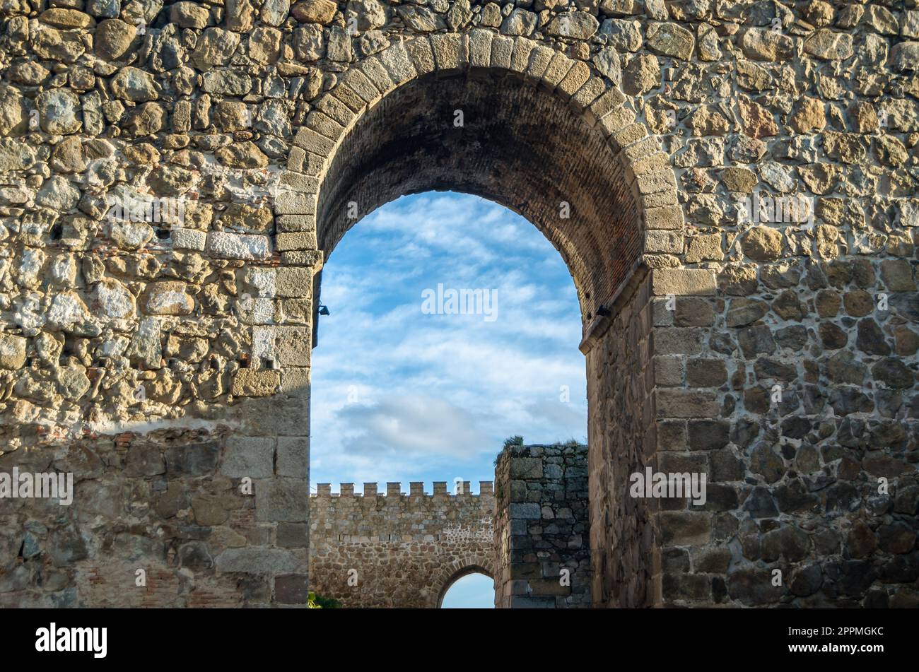 Vieux mur, fortification en pierre dans la ville de Talavera de la Reina, Castilla la Mancha, Espagne Banque D'Images