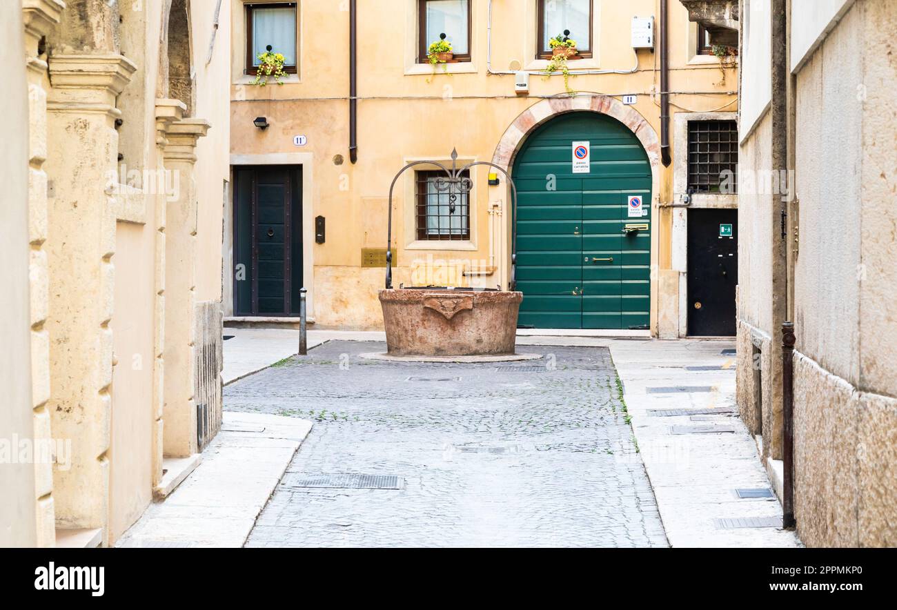 Vérone, Italie - le célèbre puits de l'Amour, visite romantique au coeur de la ville Banque D'Images