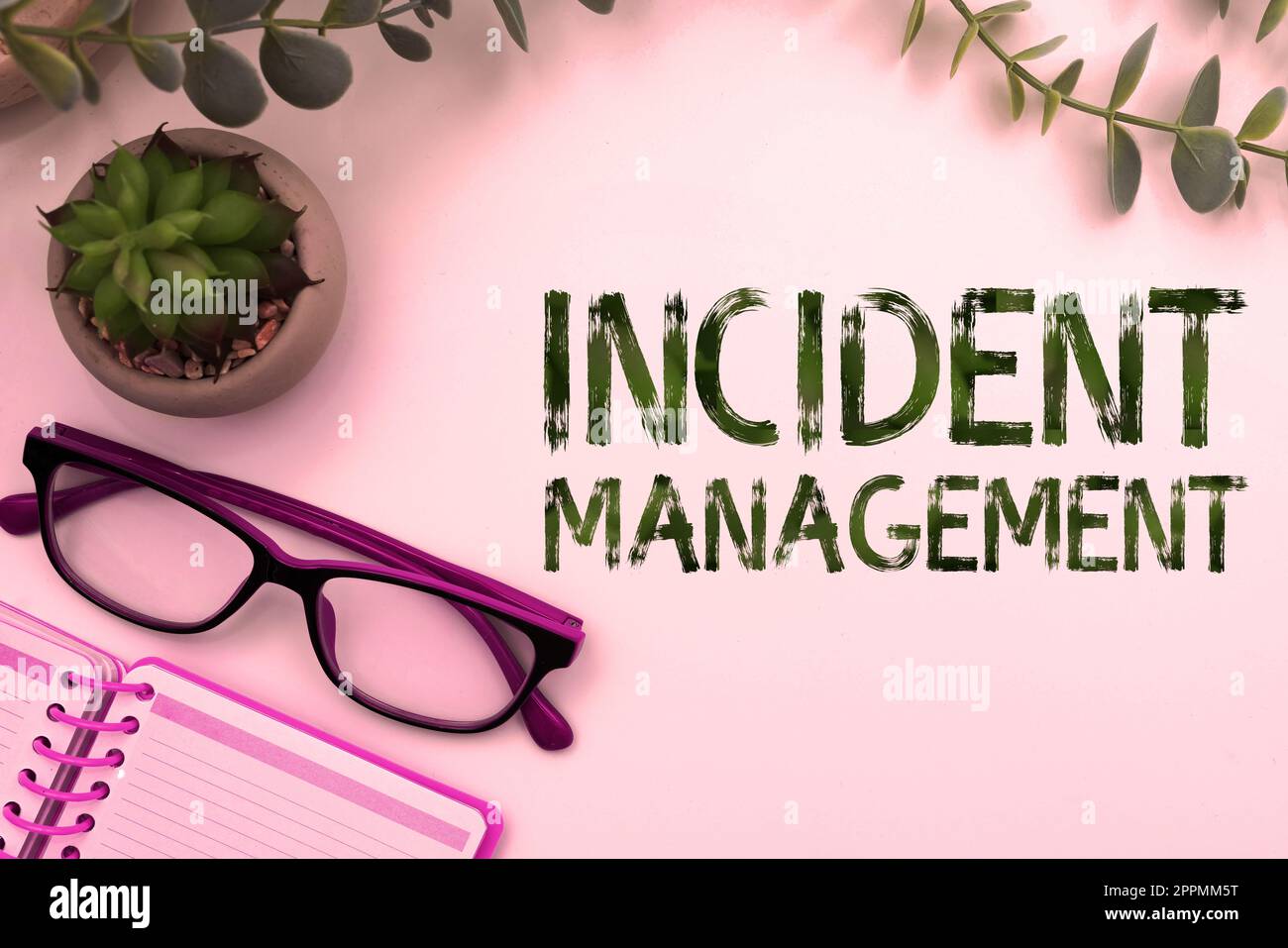 Affiche textuelle indiquant la gestion des incidents. Mot écrit sur le processus de retour du Service à la normale dangers corrects Banque D'Images