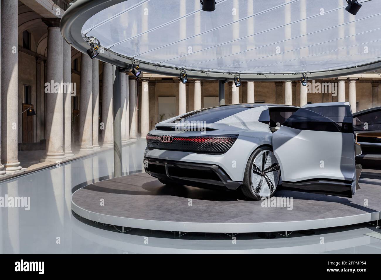 MILAN, ITALIE - AVRIL 16 2018 : événement de laboratoire de la ville d'Audi. De nouveaux modèles sont présentés au cours de la semaine de conception à Milan. Banque D'Images