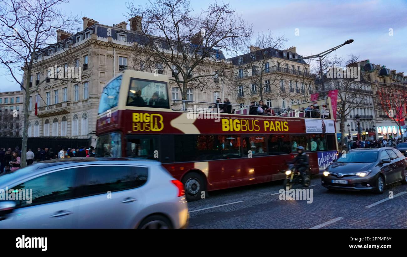BigBus Paris, circuits touristiques à arrêts multiples à Paris Banque D'Images