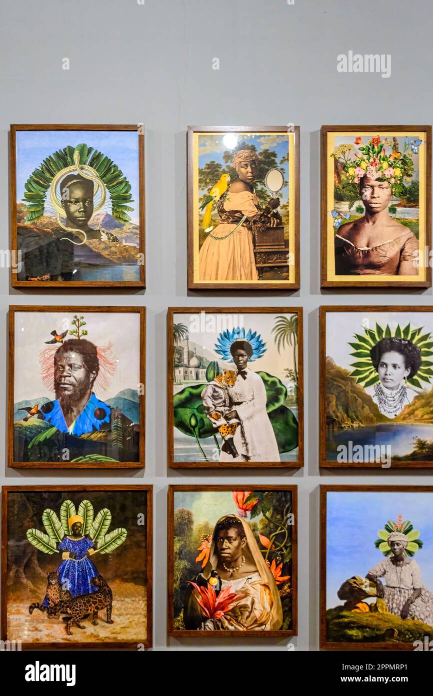 Rio de Janeiro, Brésil - 14 avril 2023: Galerie d'art présentant diverses peintures de personnes le long d'un mur gris. Banque D'Images