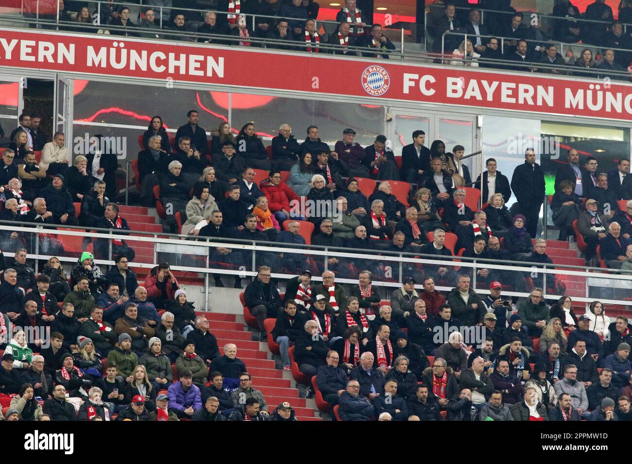 MUNICH, ALLEMAGNE - AVRIL 19 : Grand Stand VIP FcBayern, VIP Tribene, lors du quart-finale de la Ligue des champions de l'UEFA deuxième match de football de la jambe entre le FC Bayern Muenchen et Manchester City à l'Allianz Arena sur 19 avril 2023 à Munich, en Allemagne. Image et copyright d'Arthur THILL / ATP images (THILL Arthur / ATP / SPP) Banque D'Images