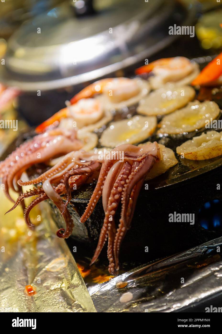 Thai Street Food au marché nocturne de Jodd Fairs à Rama iX, Bangkok, Thaïlande Banque D'Images