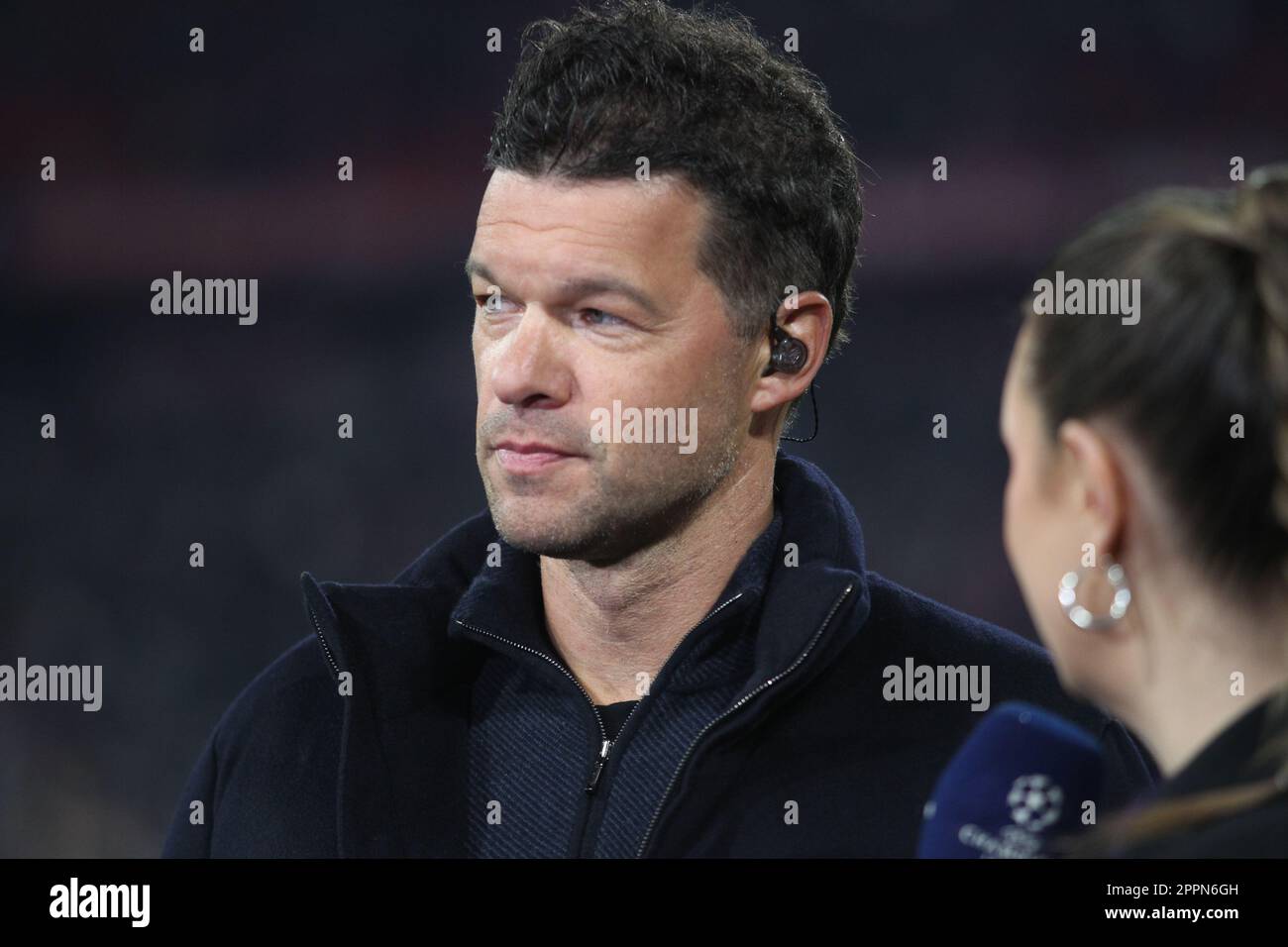 MUNICH, ALLEMAGNE - AVRIL 19 : Michael BALLACK, expert en football de DAZN TV, a été vu avant le quart-finale de l'UEFA Champions League deuxième match de football de la jambe entre le FC Bayern Muenchen et Manchester City à l'Allianz Arena sur 19 avril 2023 à Munich, en Allemagne. Image et copyright d'Arthur THILL / ATP images (THILL Arthur / ATP / SPP) Banque D'Images