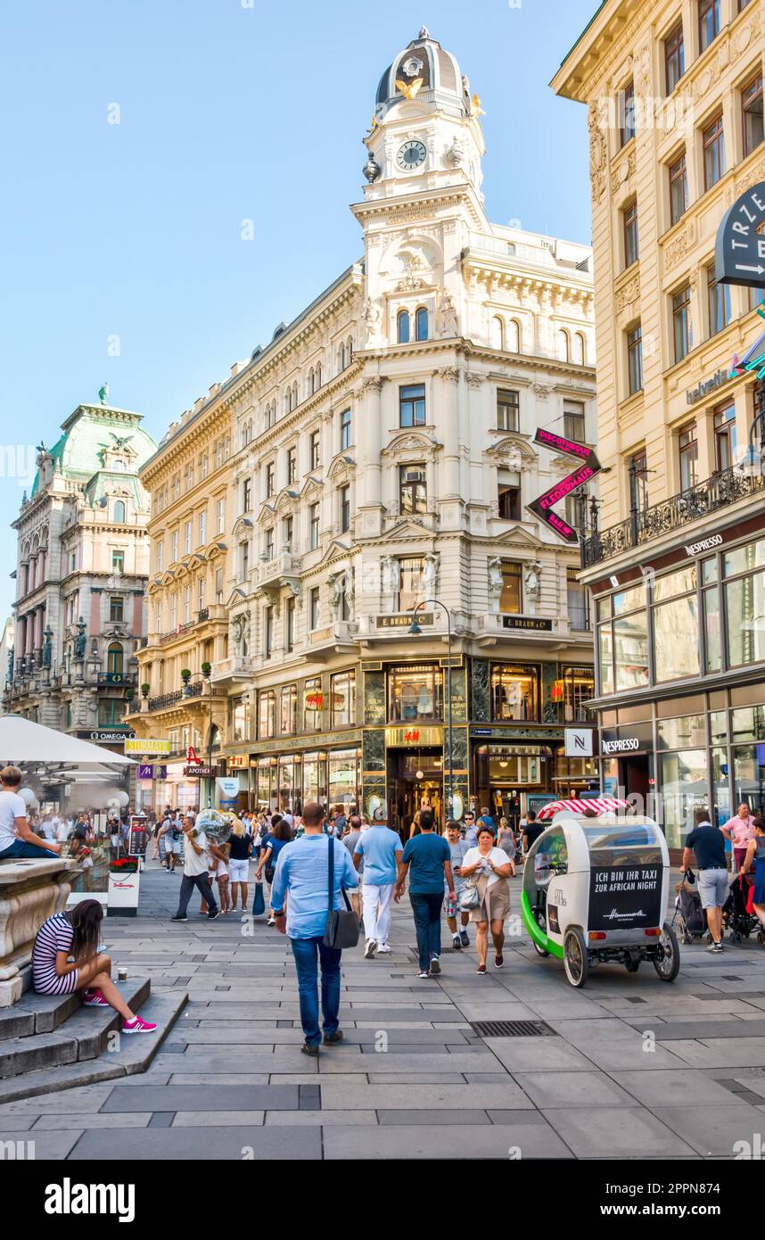 VIENNE, AUTRICHE - AOÛT 30 : personnes dans la zone piétonne du centre historique de Vienne, Autriche sur 30 août 2017 Banque D'Images