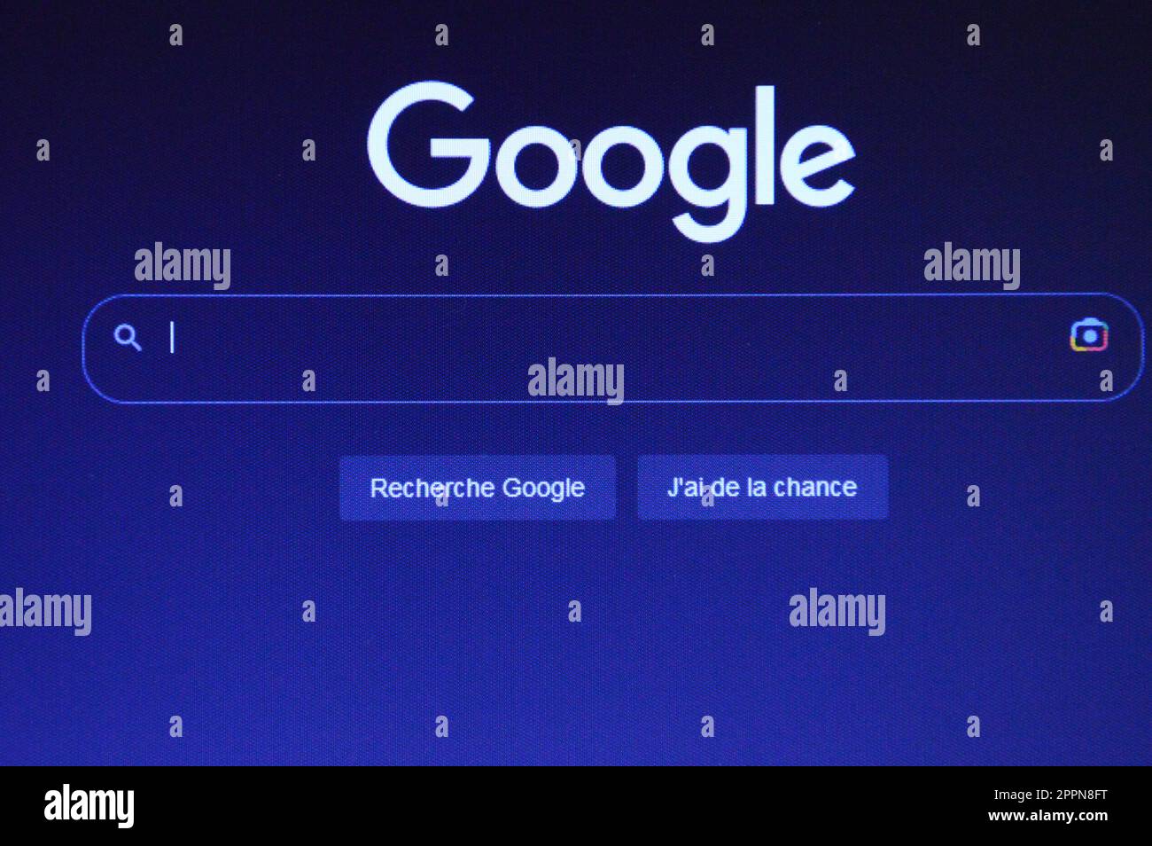 Barre de recherche Google avec texte et fenêtre de navigateur Banque D'Images
