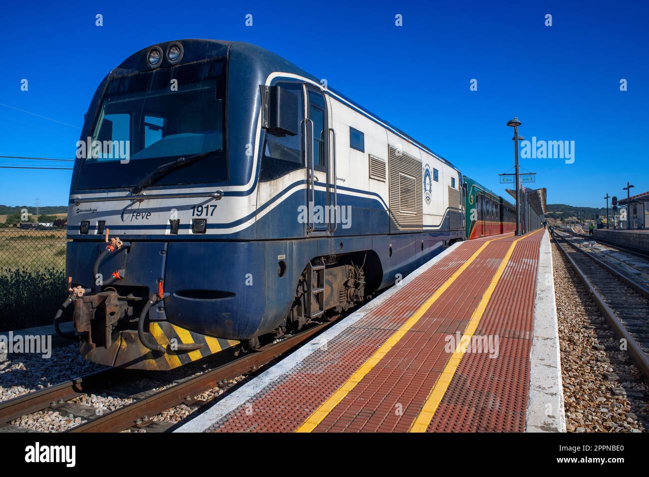 Gare de Cistierna, Leon, Castilla y Leon, Espagne. Expreso de la Robla train de luxe traversant Bilbao à Leon dans le nord de l'Espagne, en Europe Banque D'Images