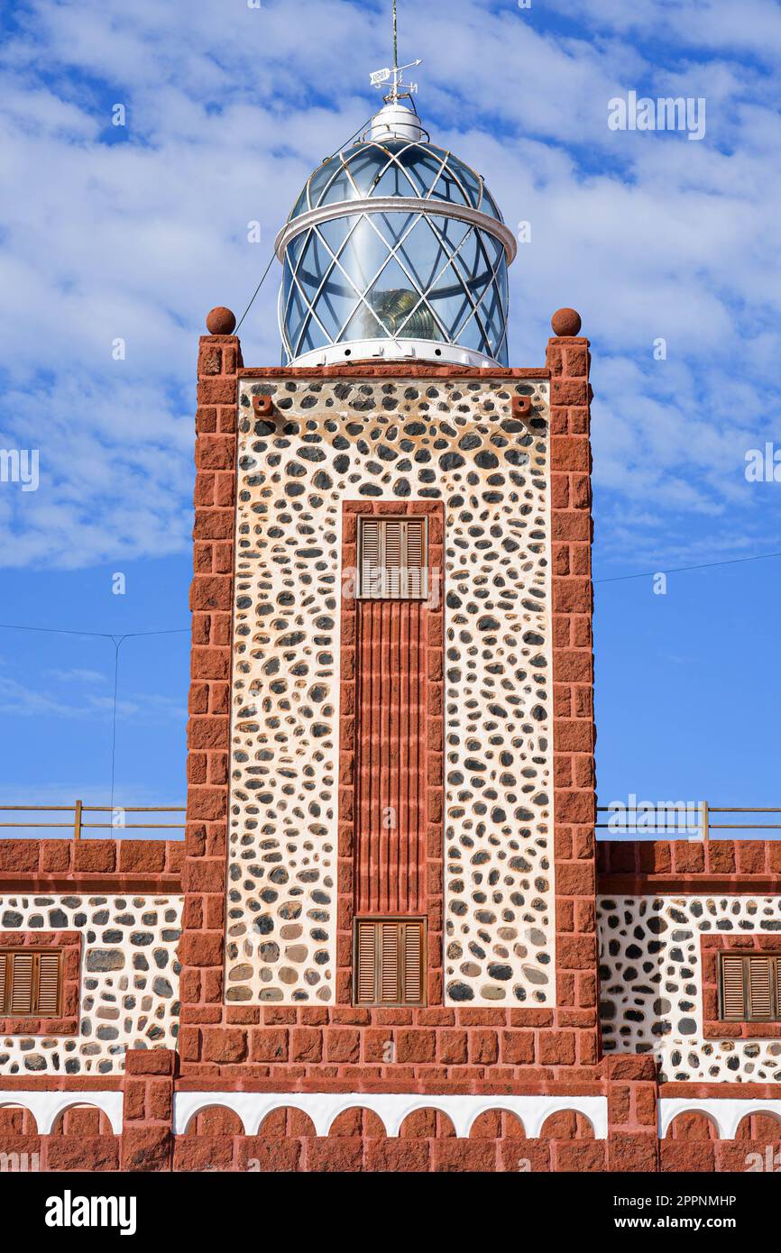 Tour du phare de Punta la Entallada surplombant l'océan Atlantique sur Fuerteventura dans les îles Canaries, Espagne Banque D'Images