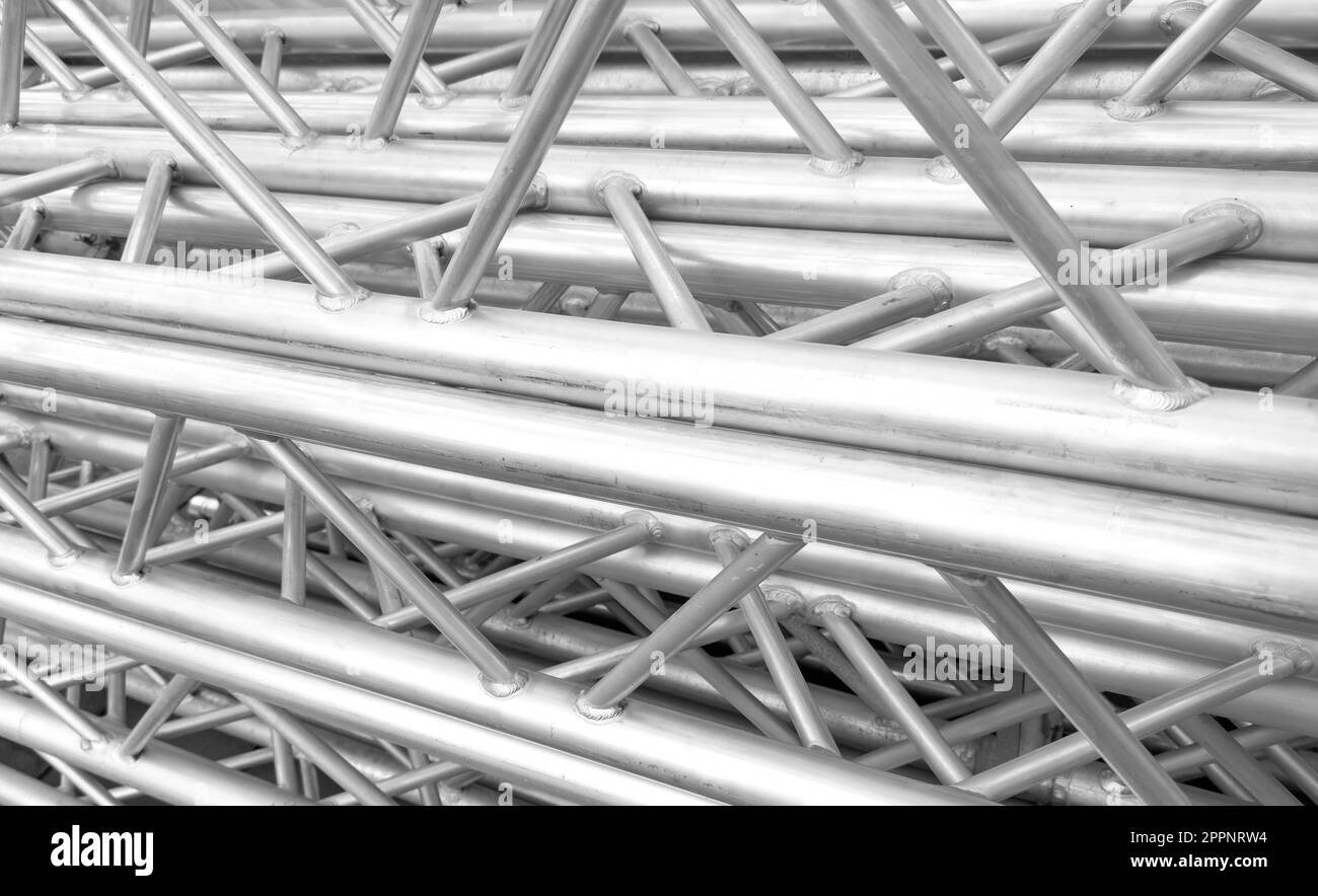 Fabrication de profilés en aluminium. Formes structurelles en aluminium métallique. Texture des profils d'aluminium pour les constructions. Usine de constructions en aluminium Banque D'Images