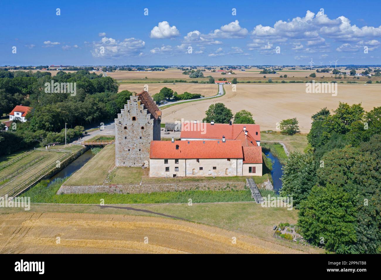 Vue aérienne sur Glimmingehus, château médiéval dans la municipalité de Simrishamn, Scania / Skåne dans le sud de la Suède en été Banque D'Images