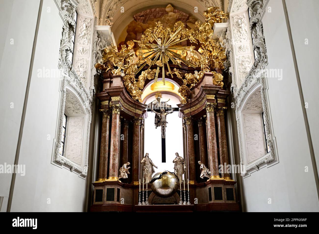 Mariazell, Styrie, Autriche. Vue intérieure sur la basilique Mariazell. Le maître-autel Banque D'Images